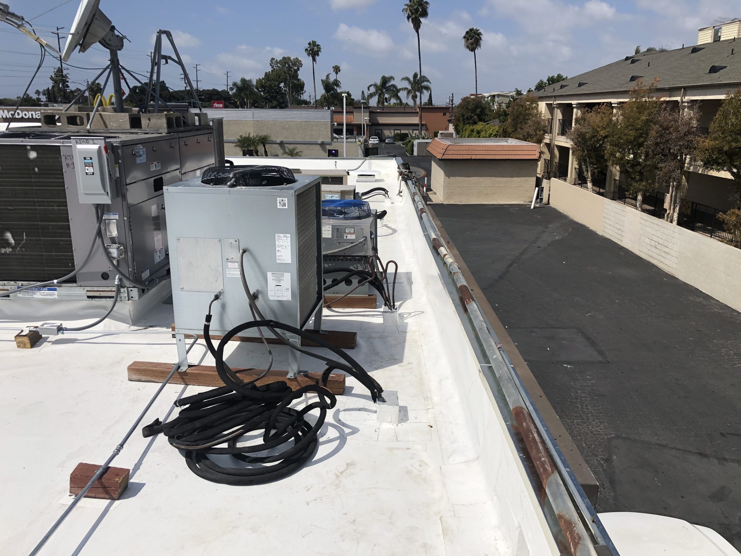 A Los Angeles building's new cool roof